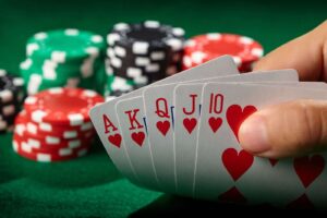 Người chơi cần biết cách xếp bài poker chuẩn